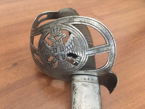 ПОГЛЕДАЈТЕ: Како изгледа Вучићев поклон за Макрона